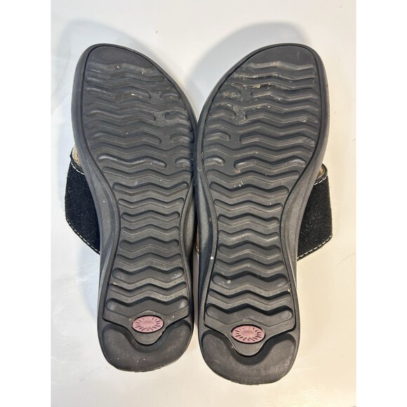 UGG Australia 1610 Women’s Size B Black Suede Thong Slip On Comfort Sandals - Picture 7 of 7